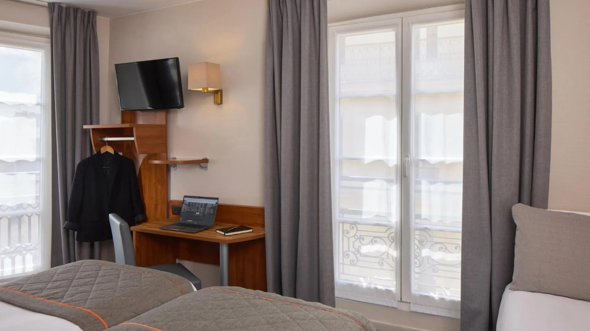 Timhotel Montmartre Париж